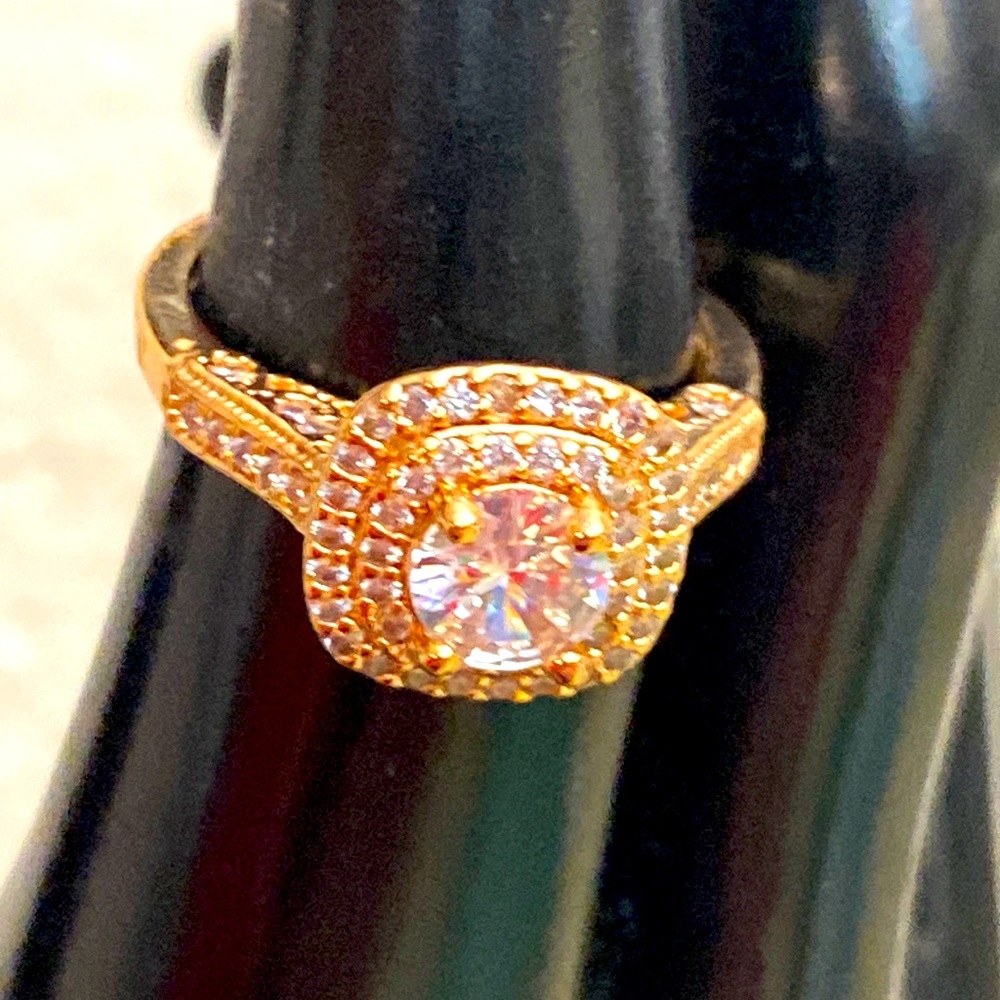 5/$10❤️❤️❤️NEW Rose Gold Tone Created Stones Ring Size 7